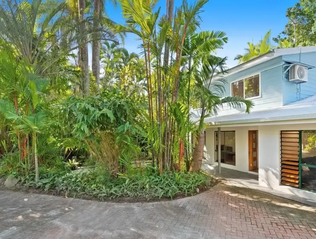 Coastal Living in the Heart of Trinity Beach