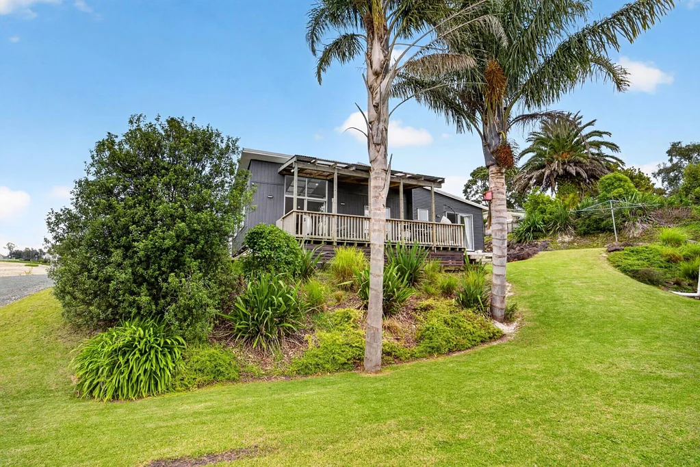 Kaiwaka 3 Bedroom Space, Views & Comfort on 1,098m2