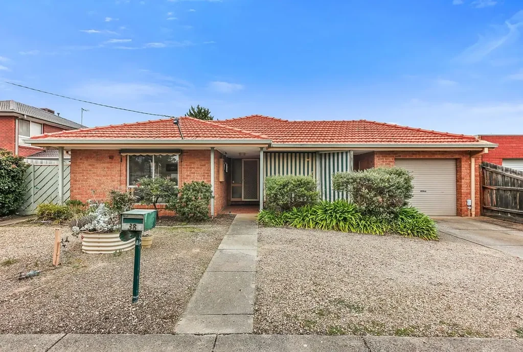 For Lease – Spacious 4-Bedroom Family Home in Prime Location!!!