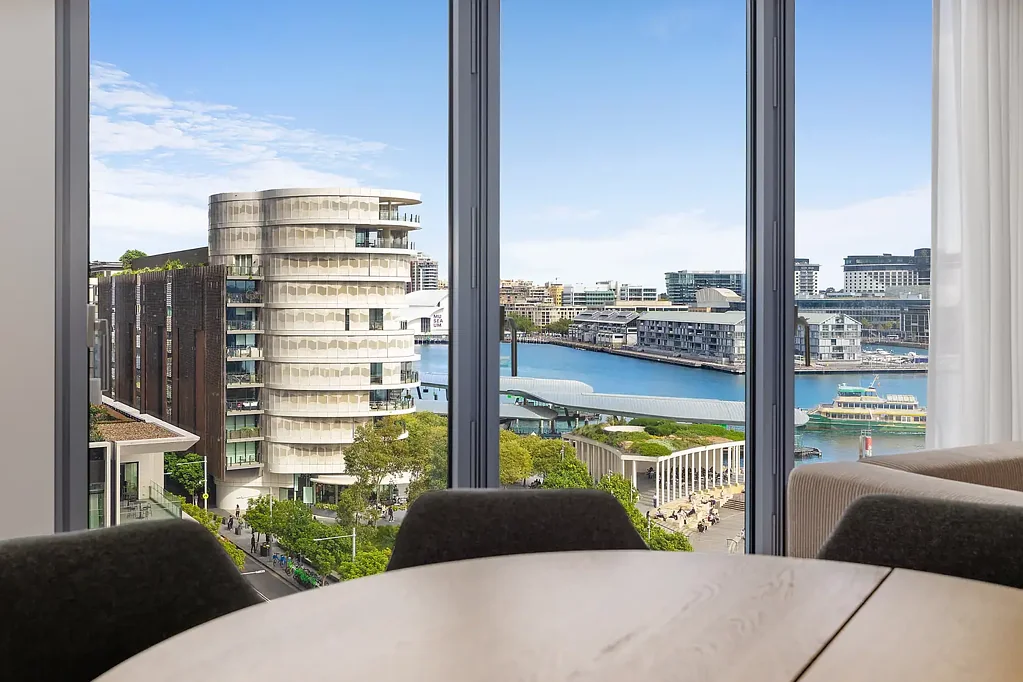 Sydney 1房 海滨雅致，坐拥迷人 Barangaroo 海港景观 Waterfront Elegance with Mesmerising Barangaroo Harbour Views