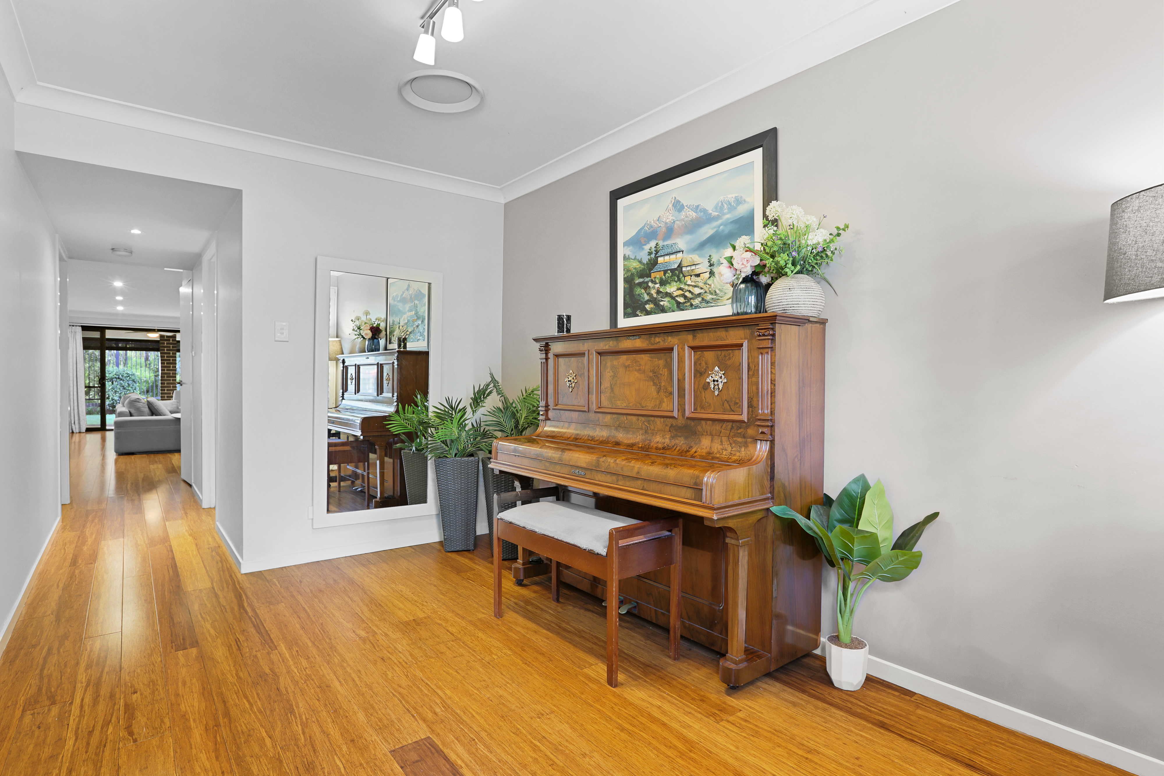 15 CAMERON CT, MERRYLANDS WEST NSW 2160, 0 chambres, 0 salles de bain, House