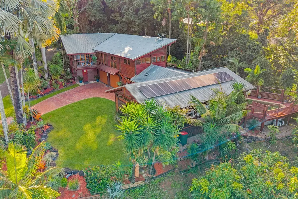 Aeroglen 3房  Private Elevated Rainforest Retreat with Architectural Character