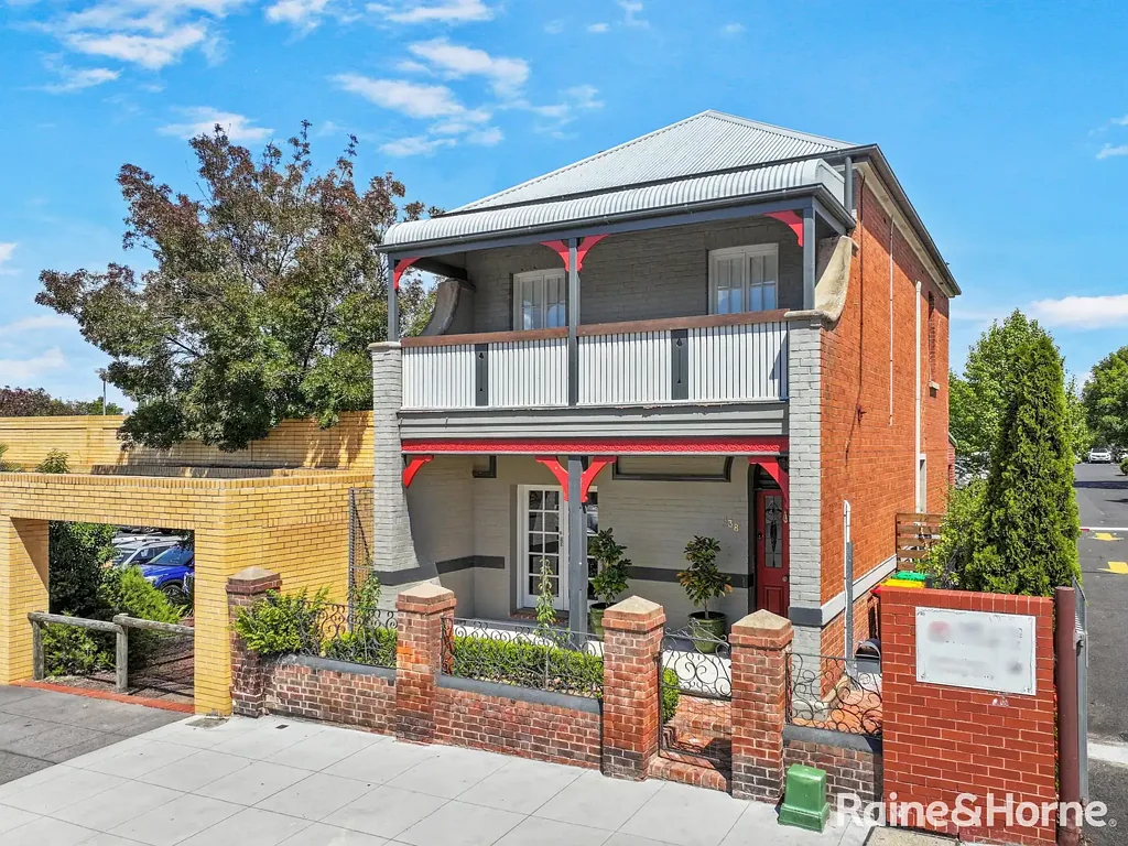 CHARMING 3 BEDROOM TERRACE Available 7/7/26!!!