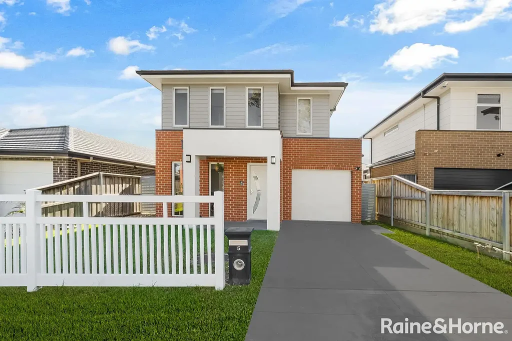 5 Hotham Road, Minto, NSW 2566