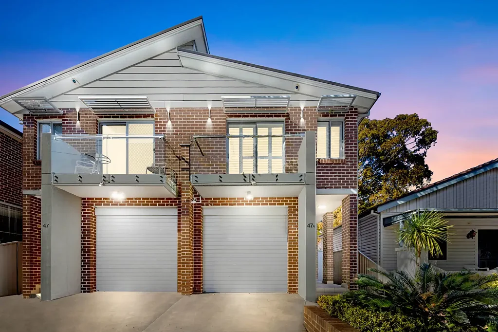 Mortdale 3Zimmer Modern Double Brick Duplex in Parkside Position