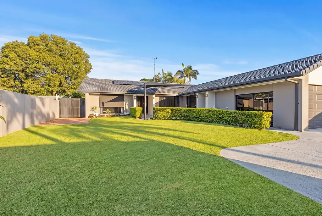 Mermaid Waters 6房  Dual Living Family Home - Close to Everything