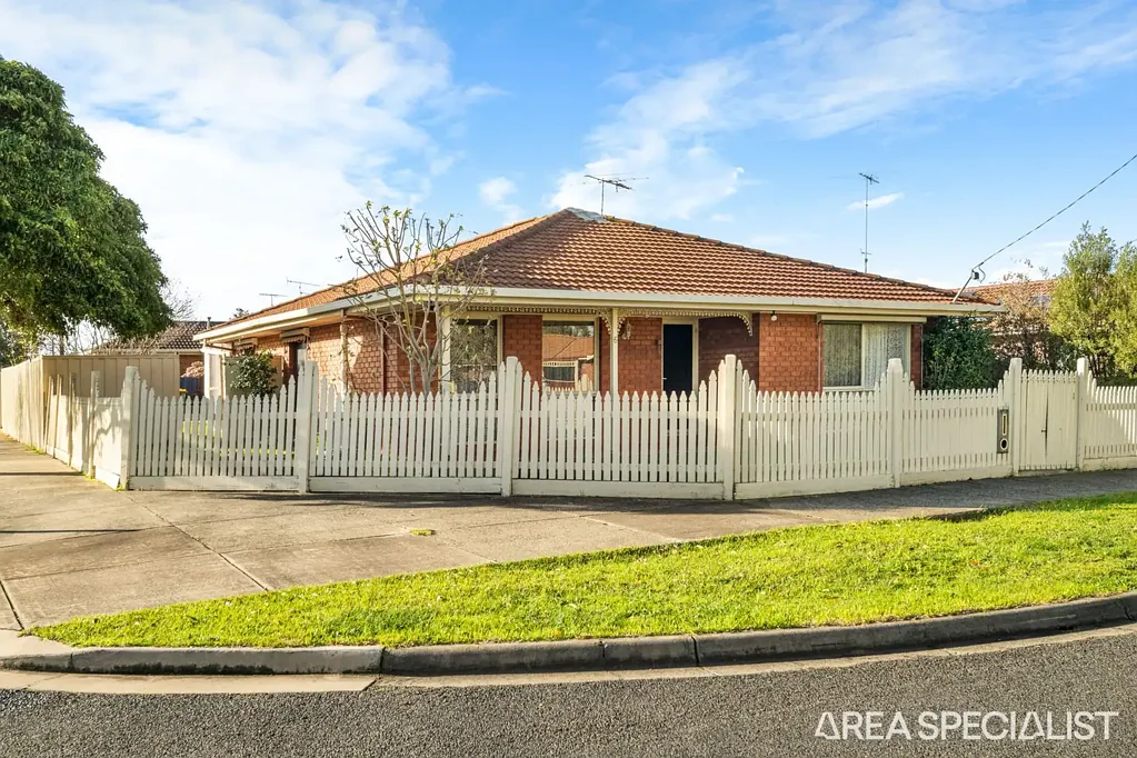 Spacious 4 Bedroom Property with Shedding.