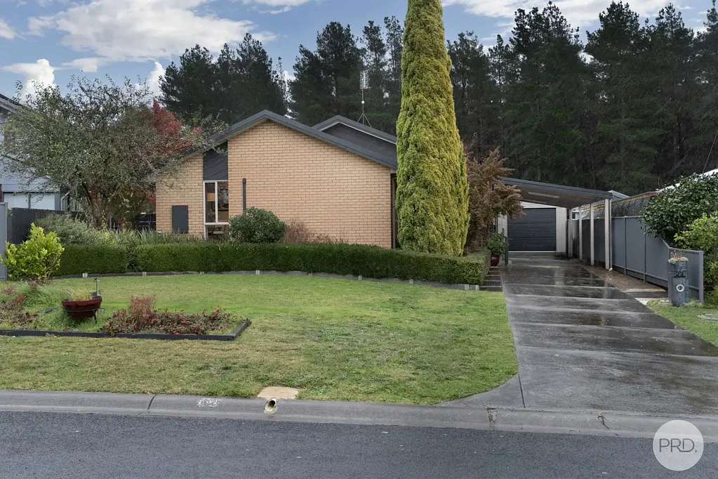 Canadian 3房  Quality Family Residence on a Generous 603m² Allotment