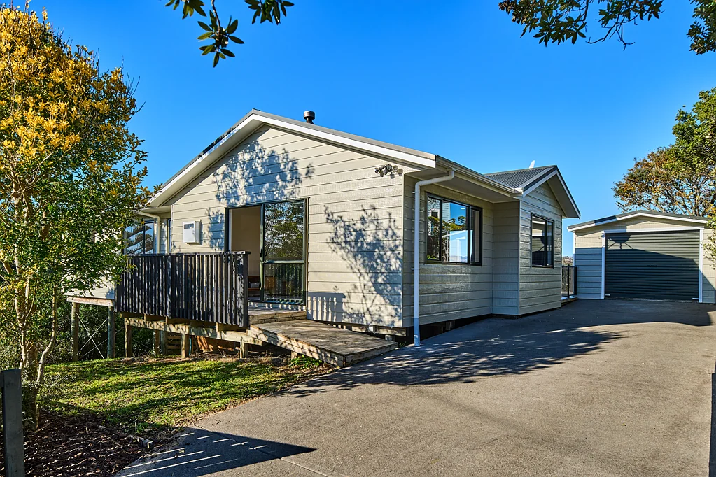 Paremata 4房  PERFECTLY POSITIONED IN PAREMATA. RV $760,000