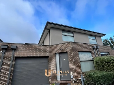Bentleigh East 3Habitaciones Modern Townhouse in a Prime Bentleigh East Location