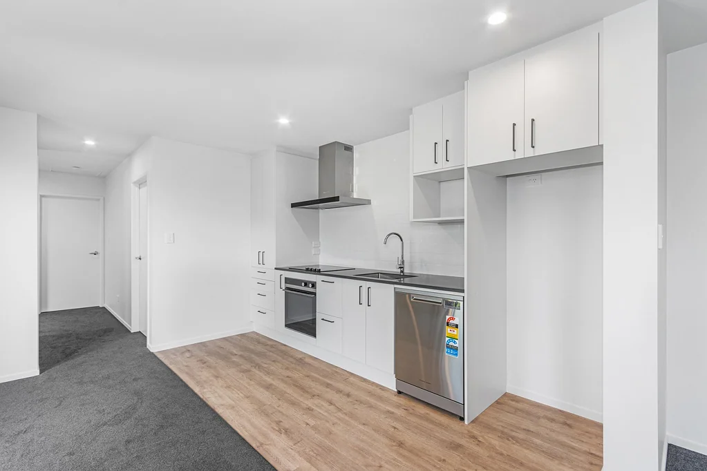 New Two Bedroom In Lincoln!