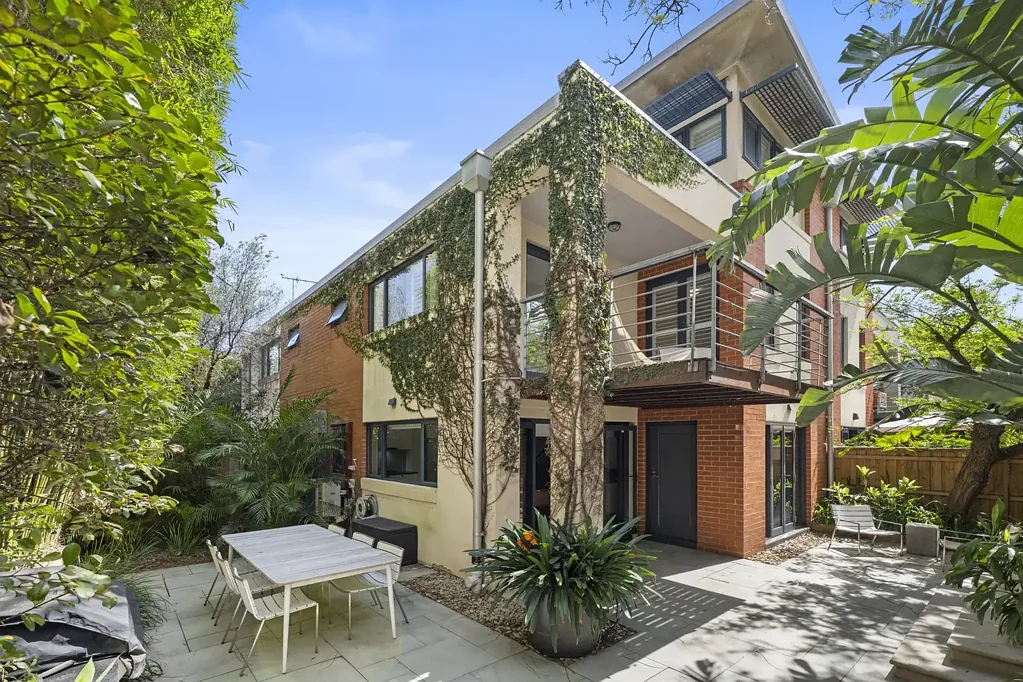 Camperdown 3Phòng ngủ A tri-level entertainer's home with parking