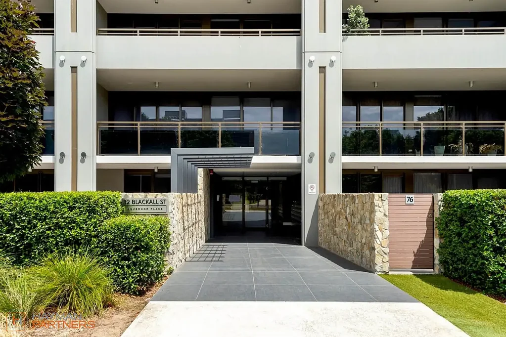 Stylish One-Bedroom Apartment with Private Courtyard in the Heart of Barton