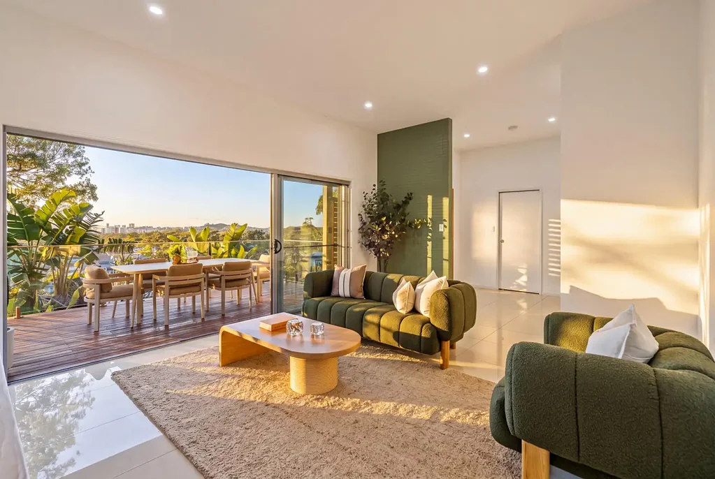 Tugun 4房  Move Fast: Panoramic Ocean Views & Pure Luxury - Will Be Sold!