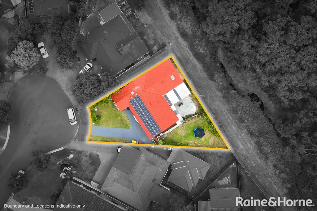 Minto 5房 五卧宽敞主卧套 现代三浴便捷设计 开放餐厅娱乐区 全屋木地板新装 双车棚车库太阳能 邻校近商便利居 Comfort, Space, and Lifestyle in the Heart of Minto