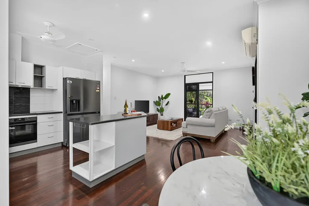 Leanyer 5Phòng ngủ Elevated Living with Room to Entertain!
