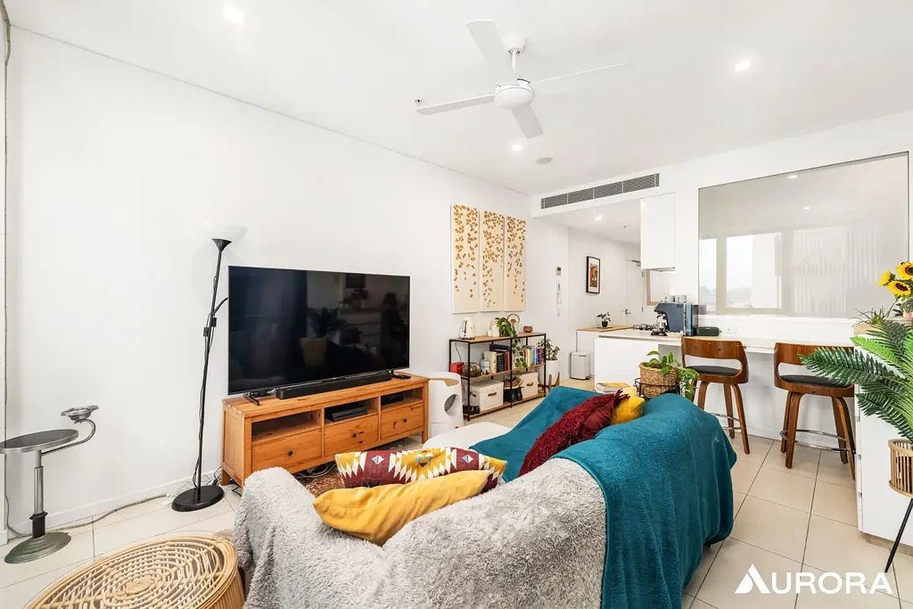South Brisbane 1房 10楼瞰景视野 开放式餐客区 Bosch电器私享阳台 中央空调恒温泳池 健身房 学区房 南布里斯班核心地步分钟即达 Resort-Style Facilities, Partial River Views & Prime South Brisbane Living