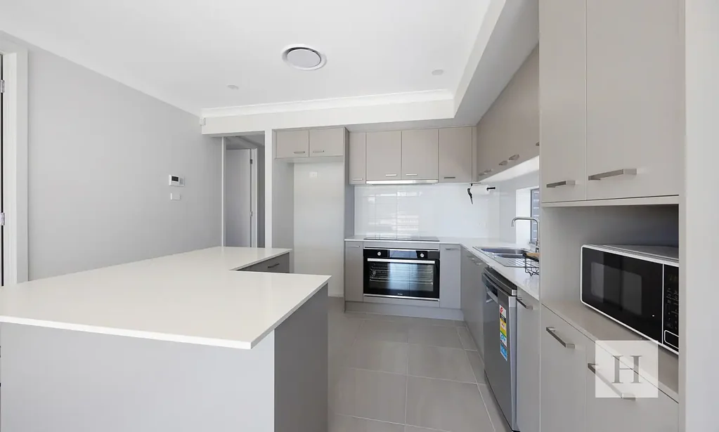 Woongarrah 4 Bedroom Stylish New Domain Home In Thriving Woongarrah