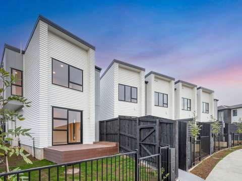 Silverdale 3房  Elevated & Spacious 3Brm End Unit with Open Views!