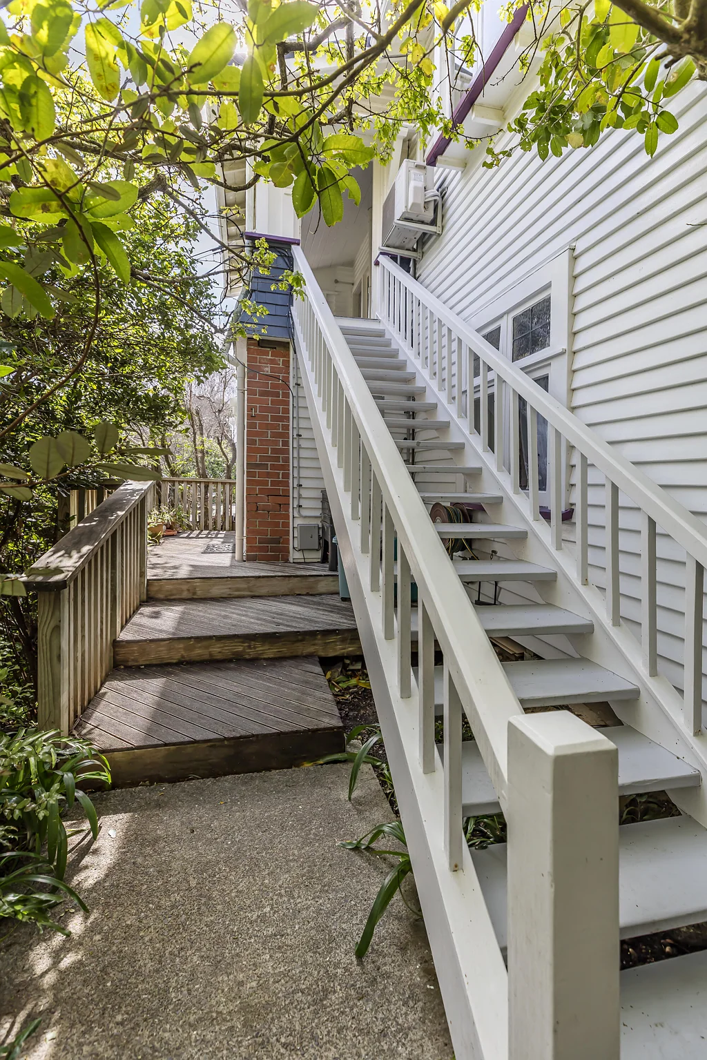 Hataitai 6Moenga SUNNY HOME-AND-INCOME HIDEAWAY