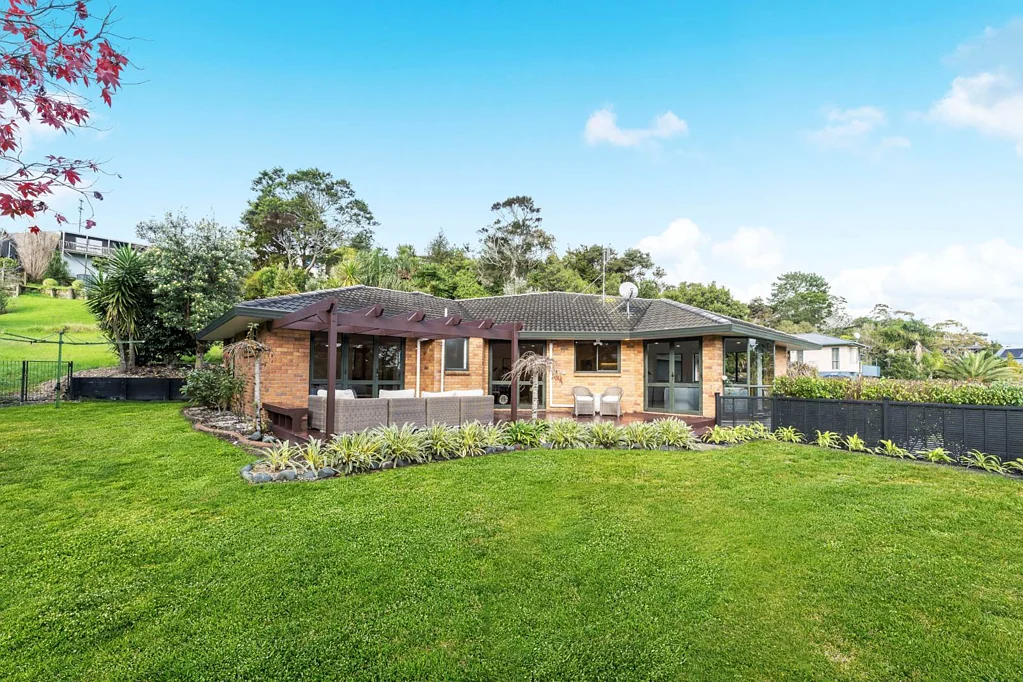 Greenhithe 4Kwarto Hidden Gem in Greenhithe - Move in today!