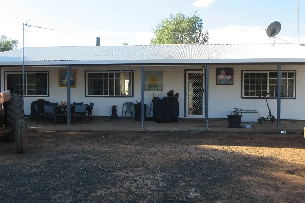 Tara Self sufficiency at its best! 3 bedroom home fully council approved