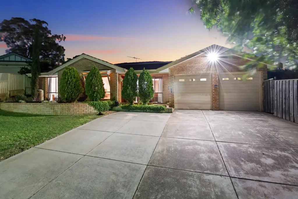 17 Kingston Heath Court, Connolly, WA 6027