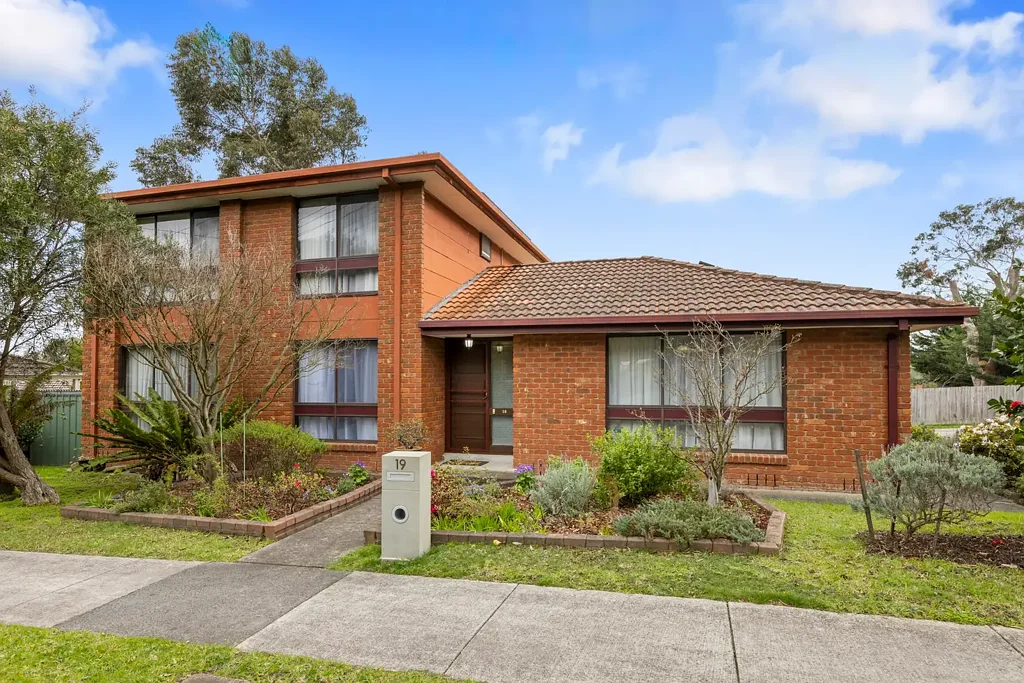 19 Mayfair Drive, Ferntree Gully, VIC 3156