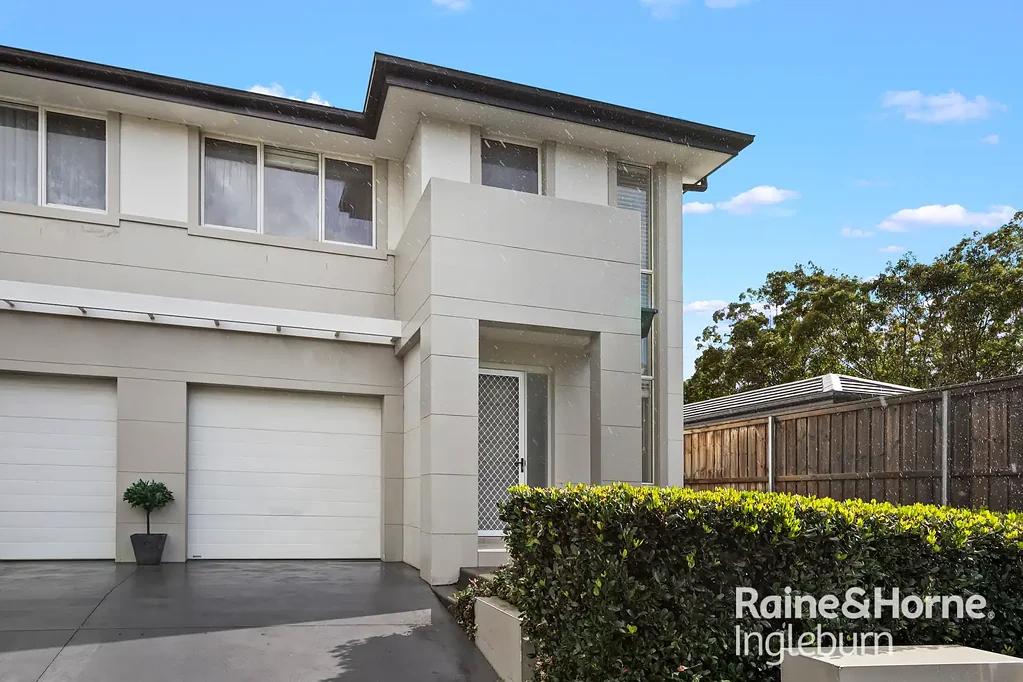 3 BEDDER IN GATED, SAFE COMMUNITY