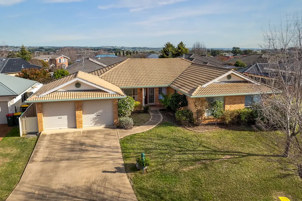 Four Bedroom Home in Quiet Location