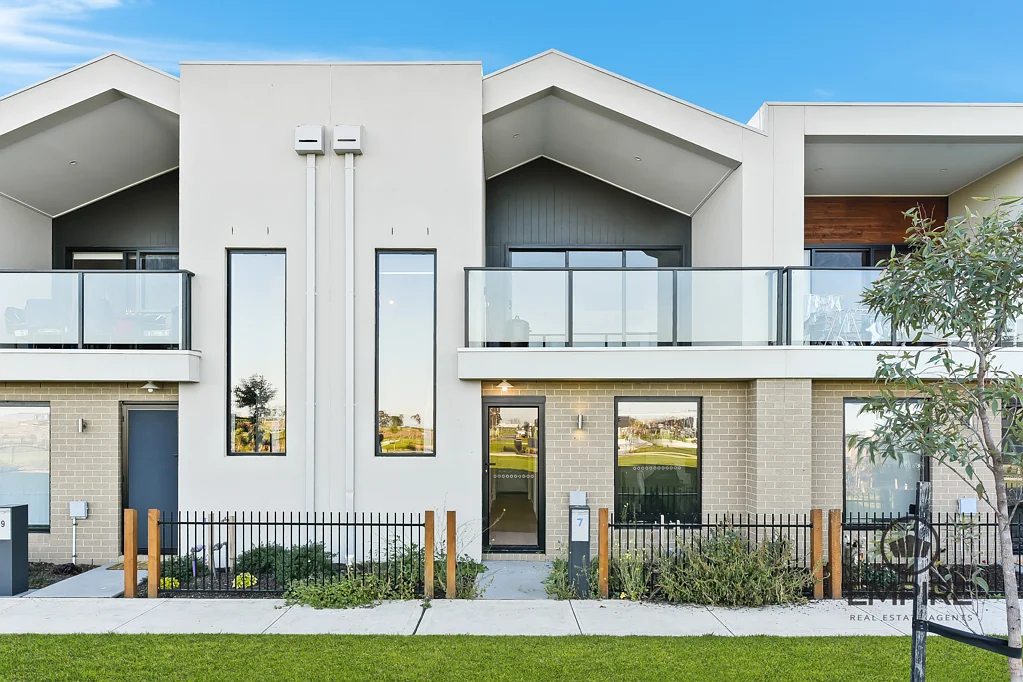 7 Poplar La, Clyde, VIC 3978