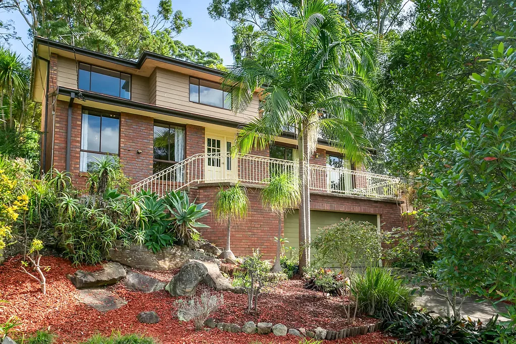 11 Woodcliff Parade, Lugarno, NSW 2210