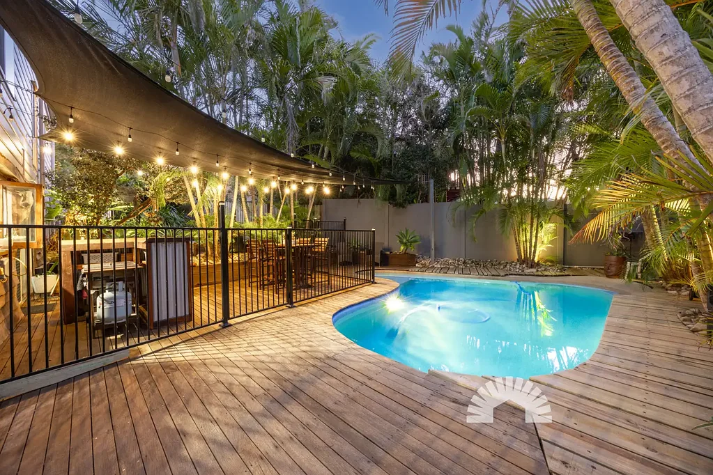 Narangba 4房 带泳池、宽敞空间和多代同堂吸引力的私密 Queenslander Private Queenslander with Pool, Space & Multi-Generational Appeal