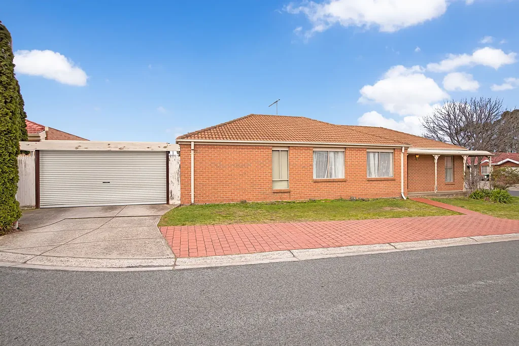 3 Bedroom Centrally Located Home For Lease!
