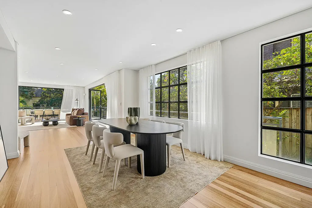 Bellevue Hill 3房 北向采光充足 宽敞布局 三卧两卫 双车位车库 阳光露台 步行海滩 咖啡馆环绕 珍藏物业 Modern Light-Filled Residence With Sublime Entertaining In Premier Locale