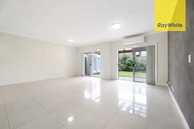 15A Magowar Road, Pendle Hill, NSW 2145, 3房, 2浴, Unspecified