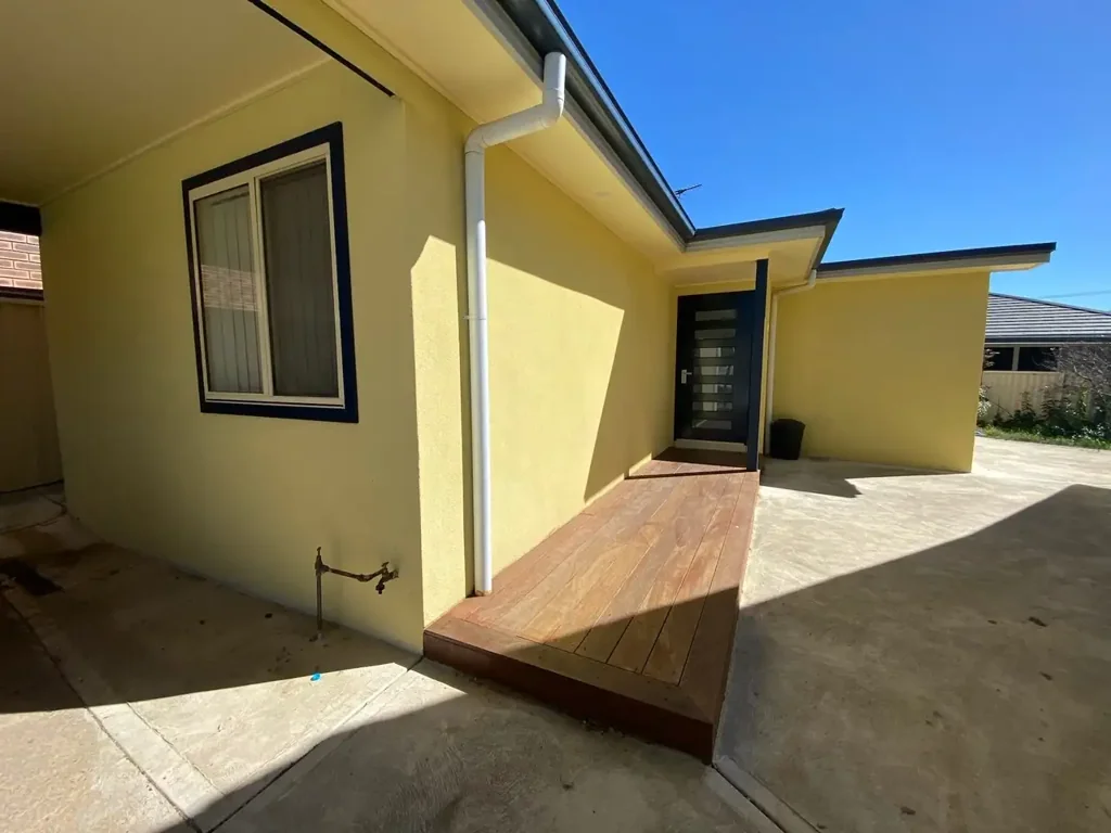 Neat and tidy 2 bedrooms Granny Flat.