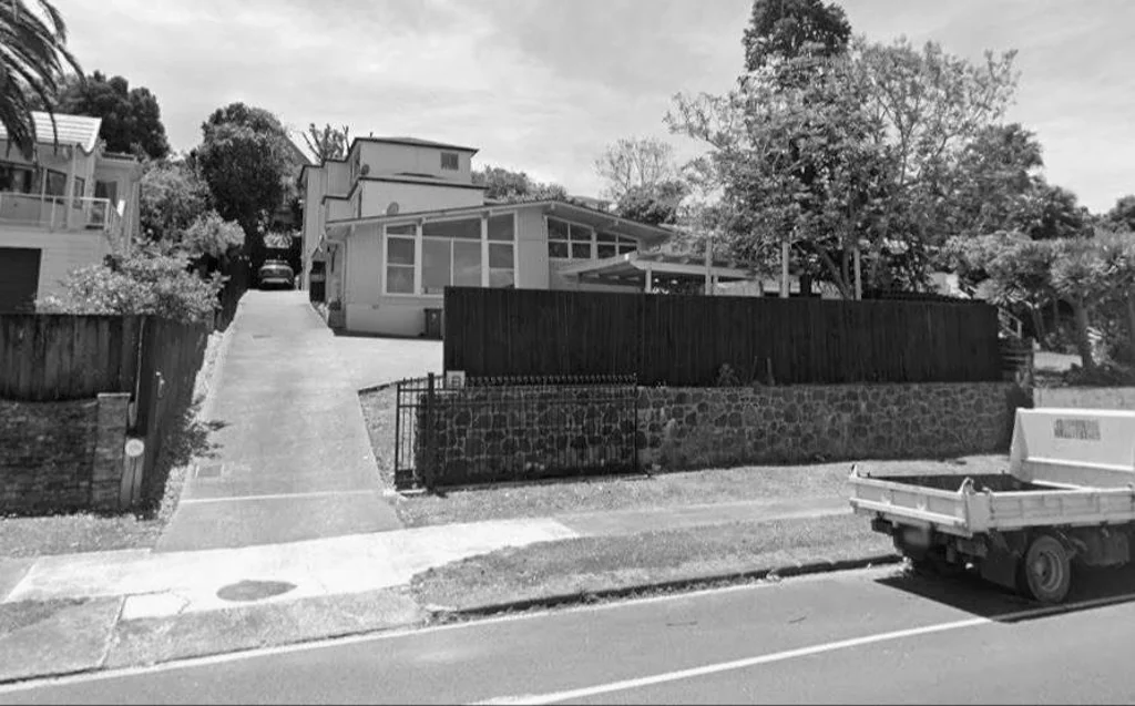 Pakuranga Heights 10房 法拍房！一地两宅，869m²地块+MHU分区，步行即至购物中心/公共交通设施！ MORTGAGEE SALE