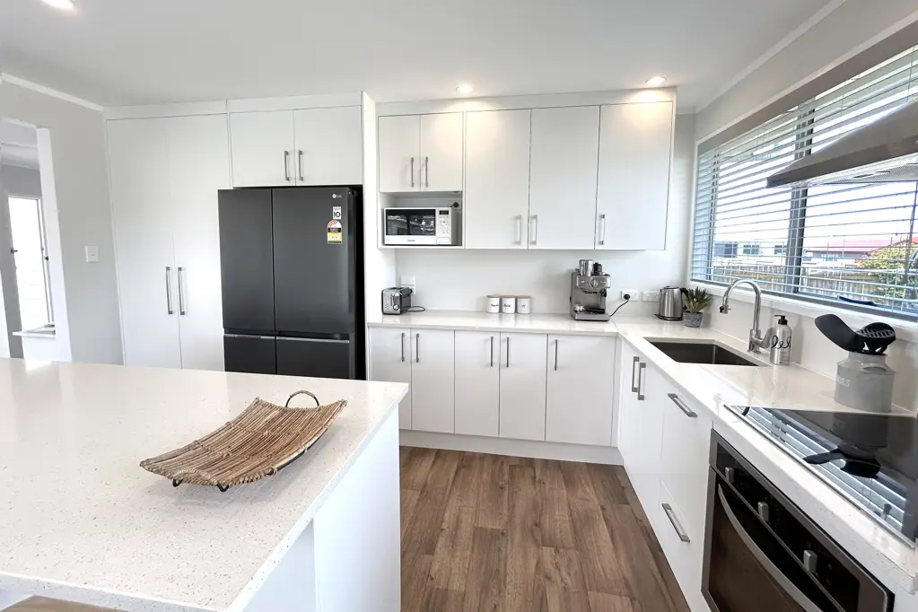 Kaiaua 3房  Relocated, Renovated & Rentable!