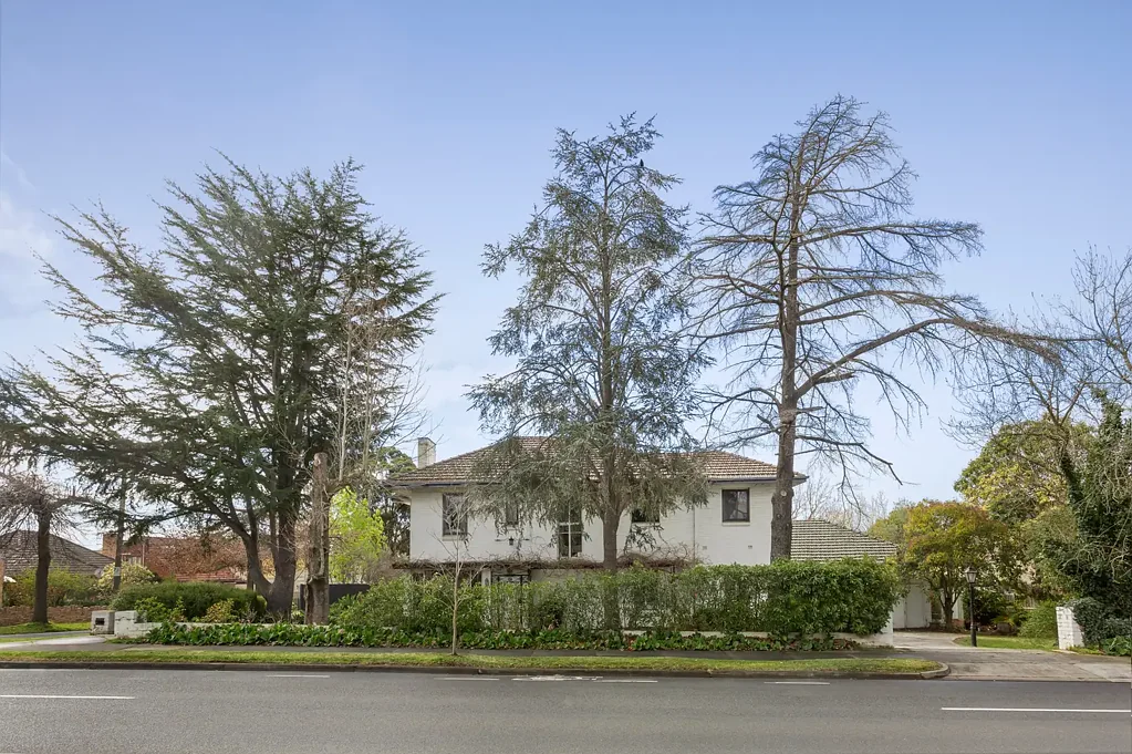 Balwyn North 8कमरा Elegant charisma with plans and a permit
