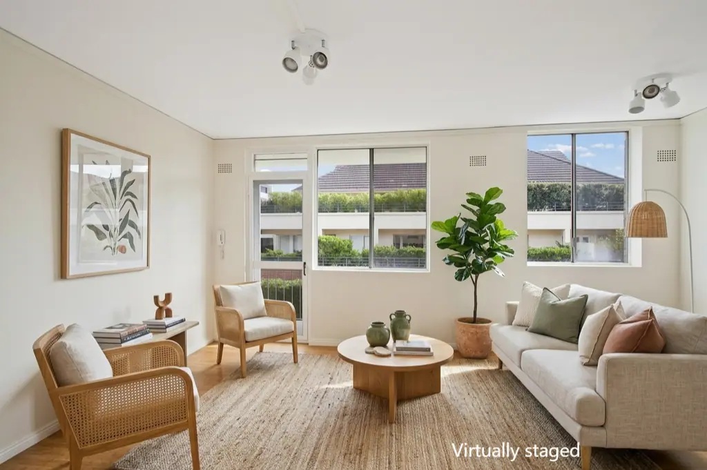 Modern 1 bedroom with Parking in heart of Mosman
