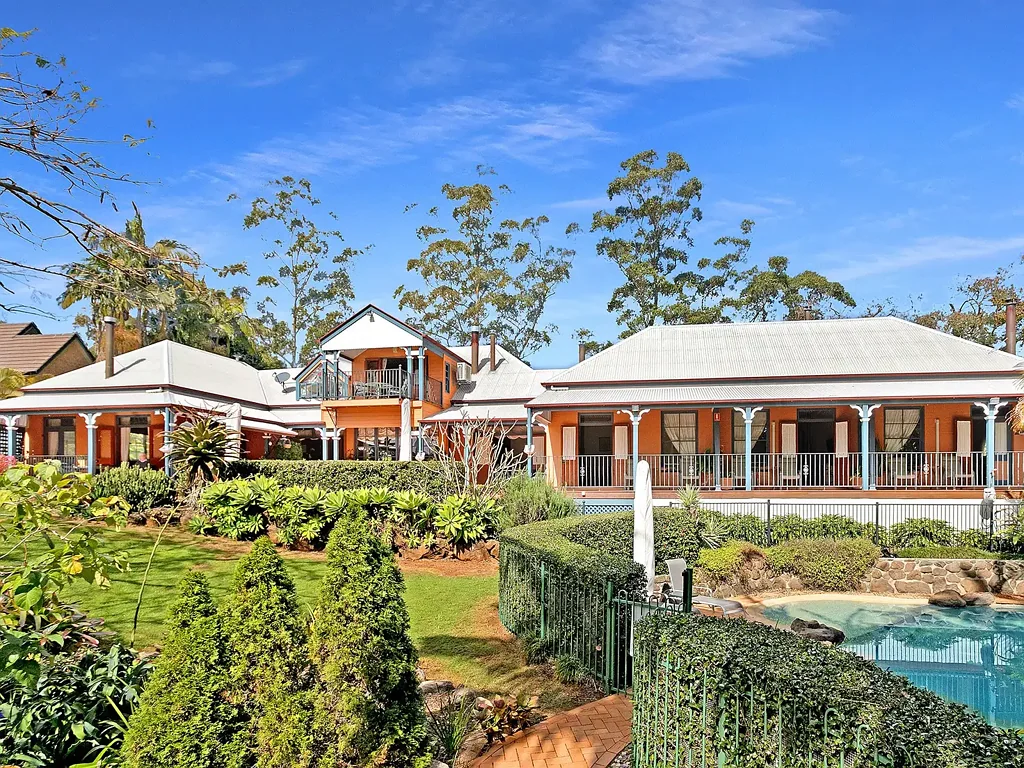 Montville 6ਬੈੱਡਰੂਮ "Montville Provençal | French Provincial Estate on 2,427m² — Resort Pool, Private Park Access, aprrox 400m to the Village"
