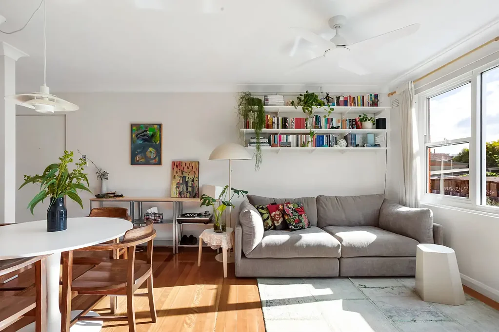 Marrickville 2Kwarto Elevated two-bedder with sweeping leafy vistas