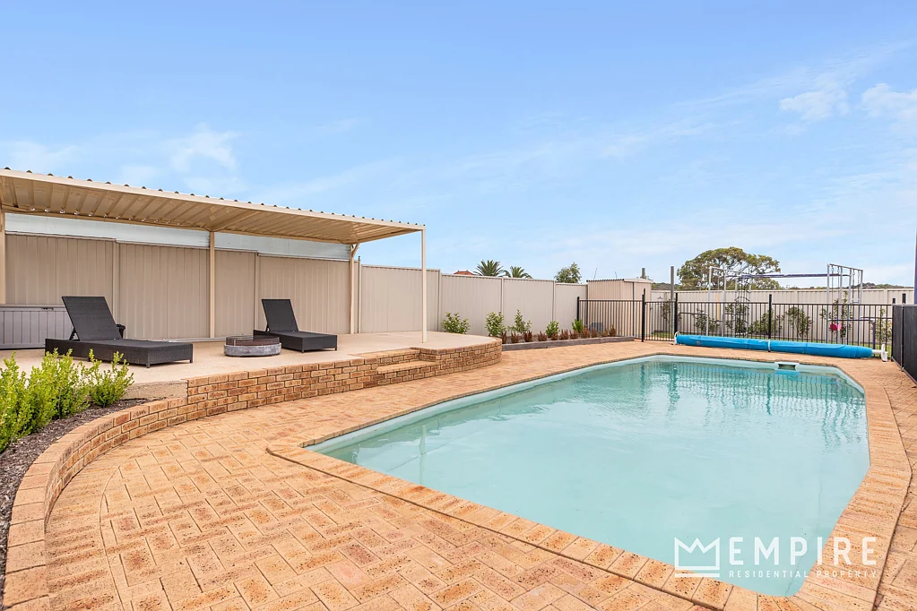 14 West Churchill Avenue, Lake Coogee, WA 6166