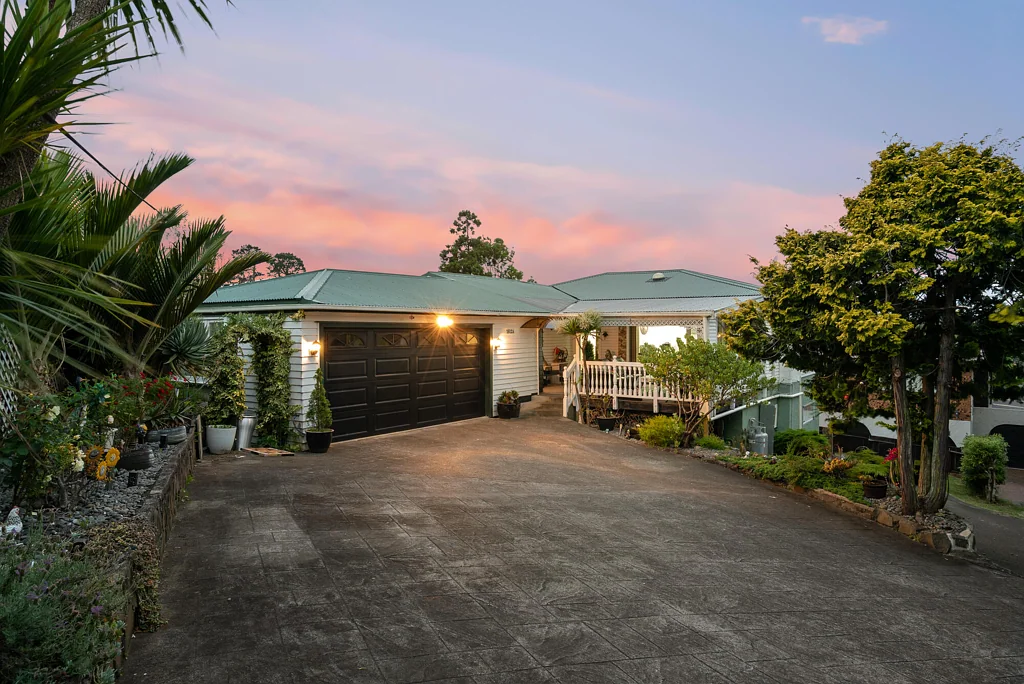 Mount Roskill 6chambre Family Home with Income & Renovation Upside