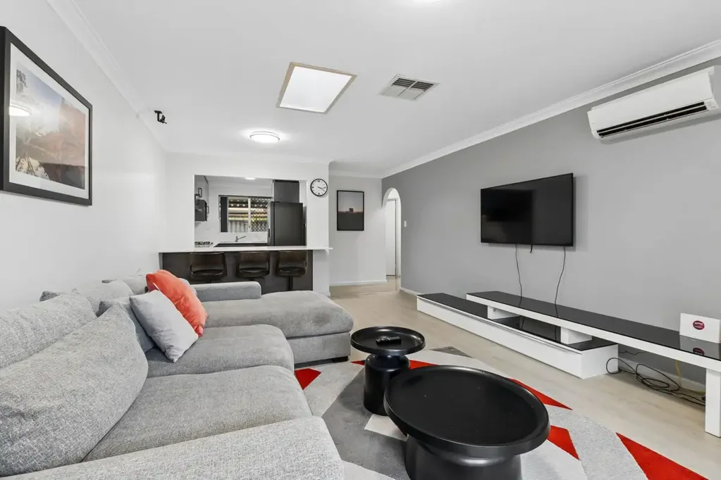 Stylish 2 x 1 fully furnished home in quiet location