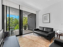 4210/18 Parkside Circuit, Hamilton