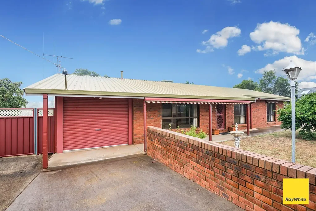 Comfortable Family Living in a Convenient Kangaroo Flat Location - *6 MONTH LEASE*