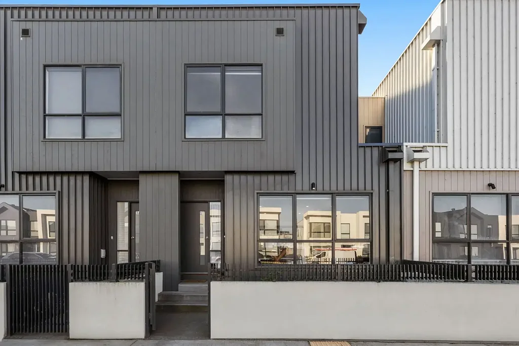 Berwick 3房 Alira 中心区域的现代舒适生活 Contemporary Ease in the Heart of Alira