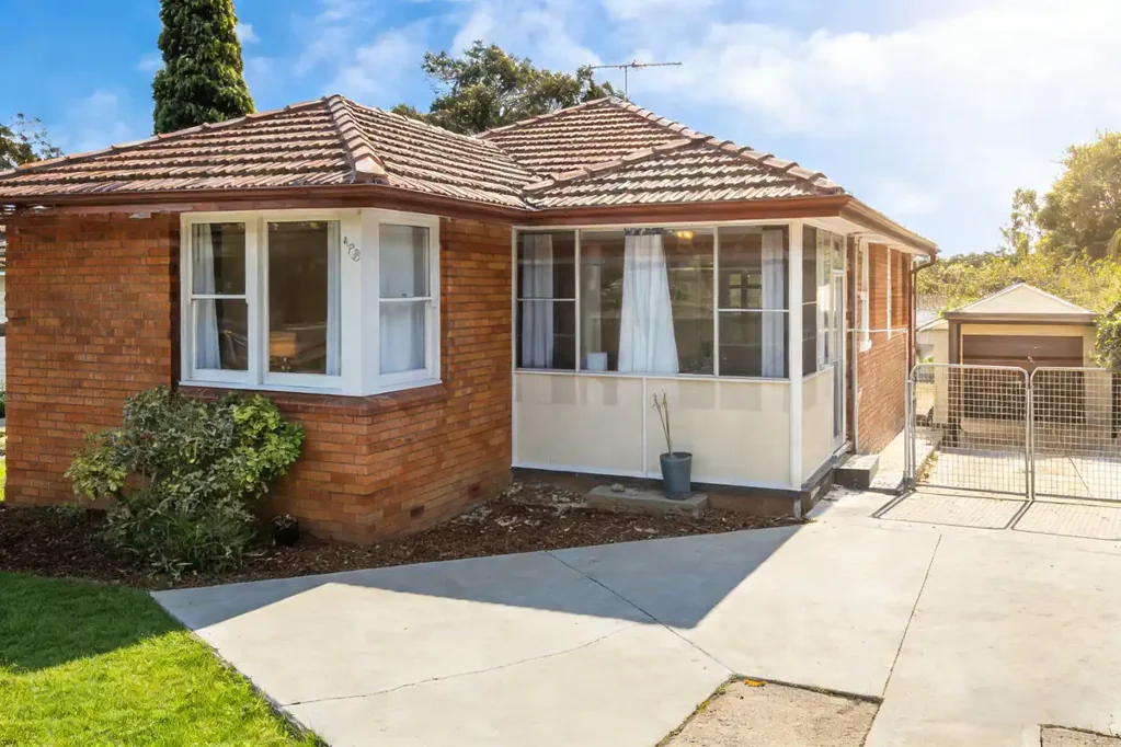 Rydalmere 3房 宽敞657平米地块 15米临街面宽 三房实用布局 独立客厅或阳光房 优越停车设施 投资开发潜力 Endless Potential on a Generous 657.6sqm Parcel